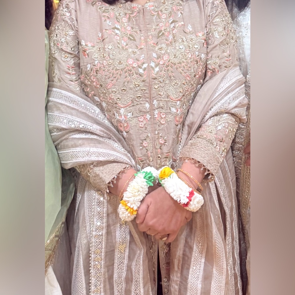 Elegant Embroidered Beige gold Dress Faiza Saqlain - Picture 10 of 12